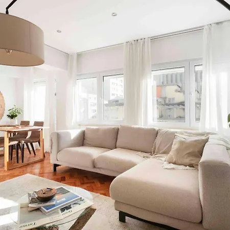 Saldanha L Iconic Stay Climate Comfort 1 Min To Metro, Near Coworks And Eduardo VII Park-3